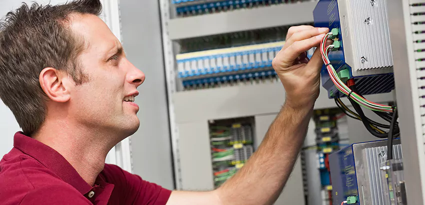 Offshore and Petroleum Facility Electrician in Titusville